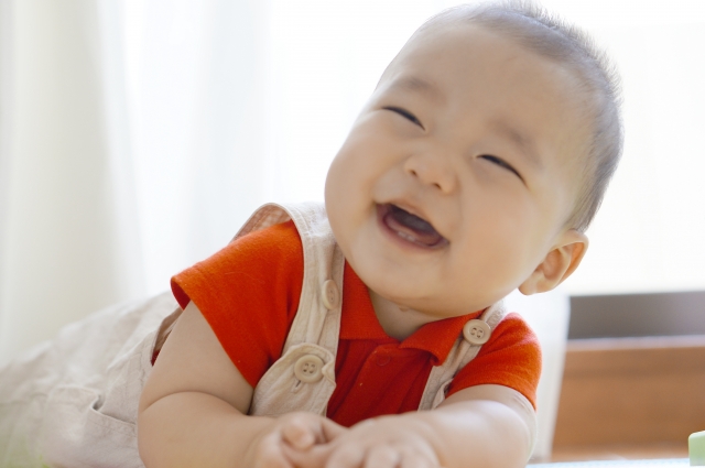 生後6ヶ月になる娘、あきらめかけていた時に、初めての寝返りが成功した思い出