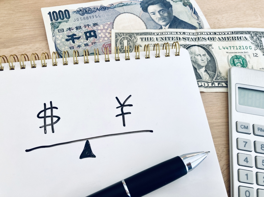 バイナリーオプションは二者択一の取引ですが、FXの分析力も必要です。